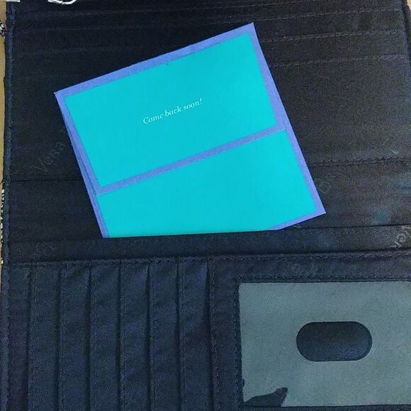 NWT VERA BRADLEY - NEW Crossbody Quilted Strap Wallet Blanco Bouquet Black Whi… - Picture 5 of 7